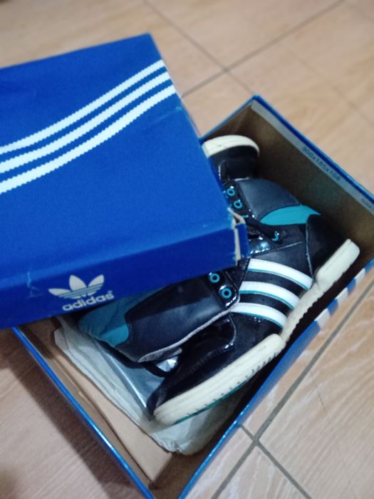 Кроссовки "Adidas", женские