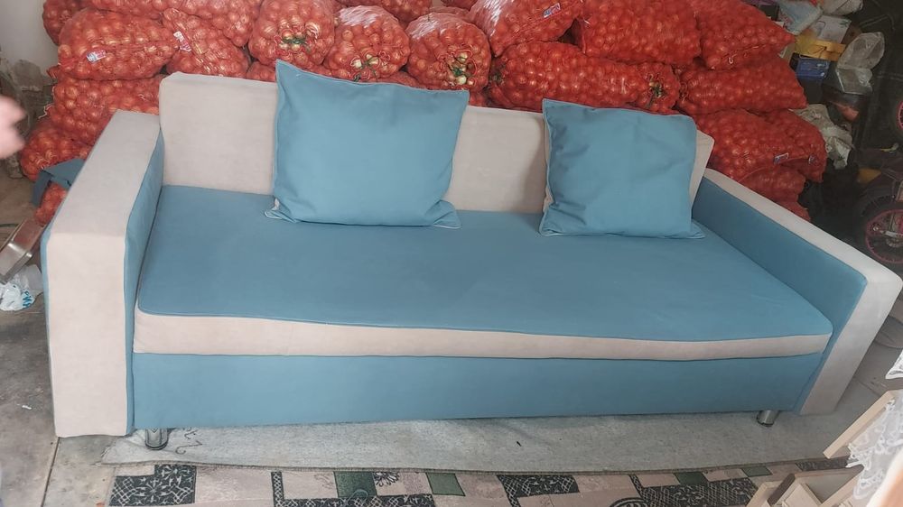 Срочно продаётся диван