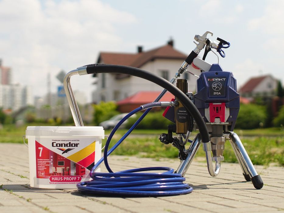 Покраска крыш стен домов безвоздушным аппаратом