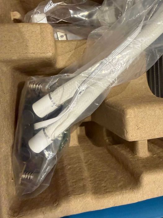 Охладител за процесор Lian Li HydroShift LCD 360 Fanless RGB - Бял