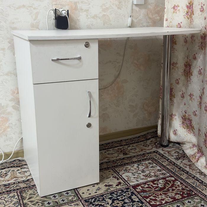 Столик компактный 12.000 тенге