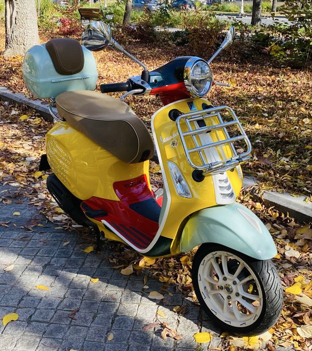 Vespa Primavera 50 cc Sean Wotherspoon