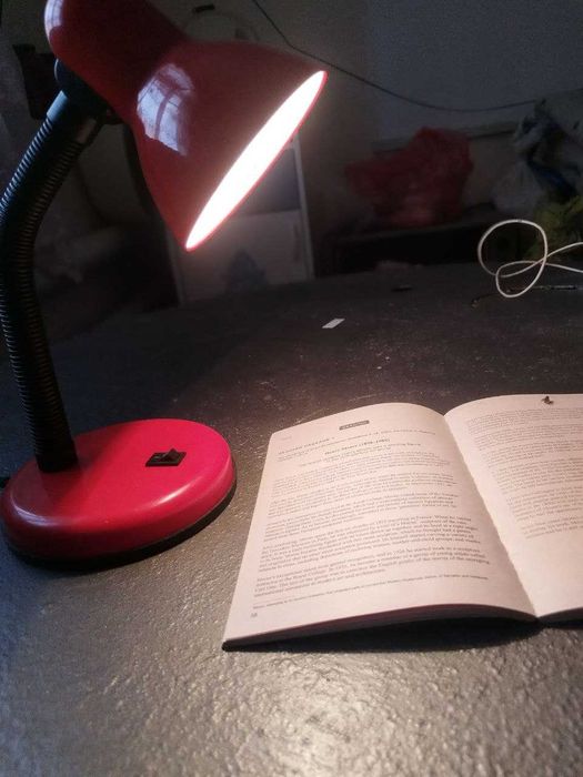 Stol chiroq, o'qish chirog'i