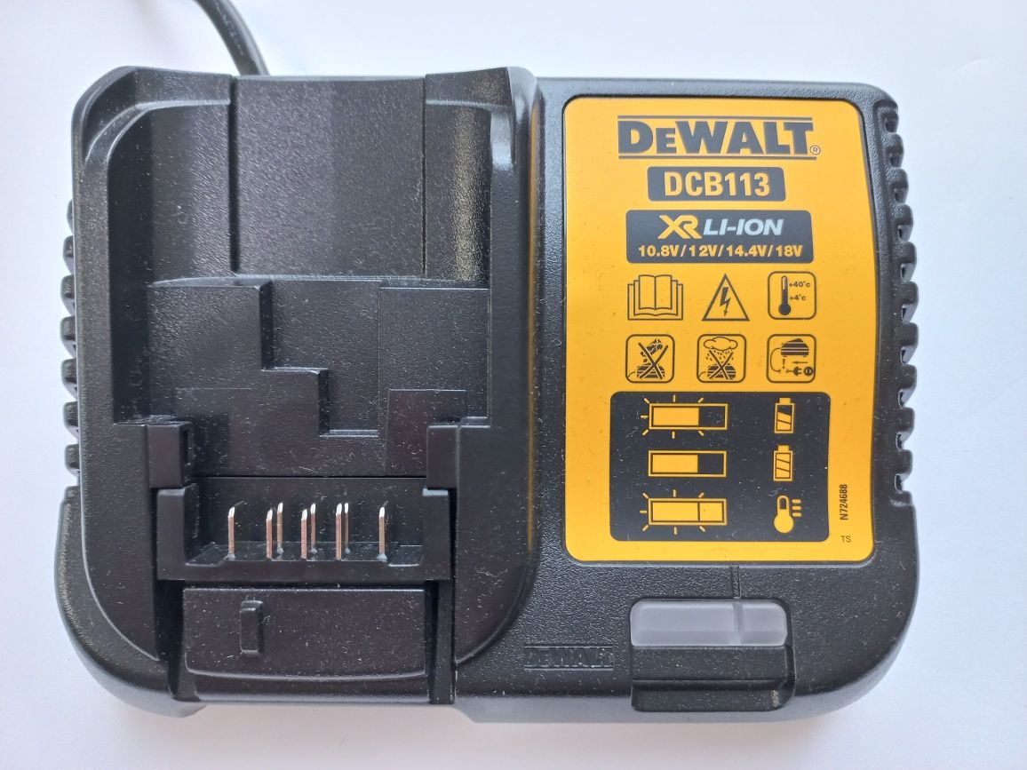 Бързи Зарядни устройства DeWALT DCB 1104 DCB115