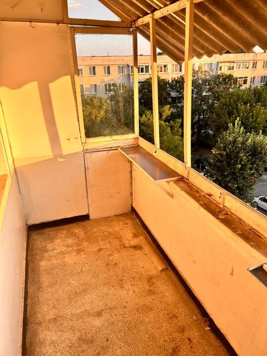 Vand apartament doua camere