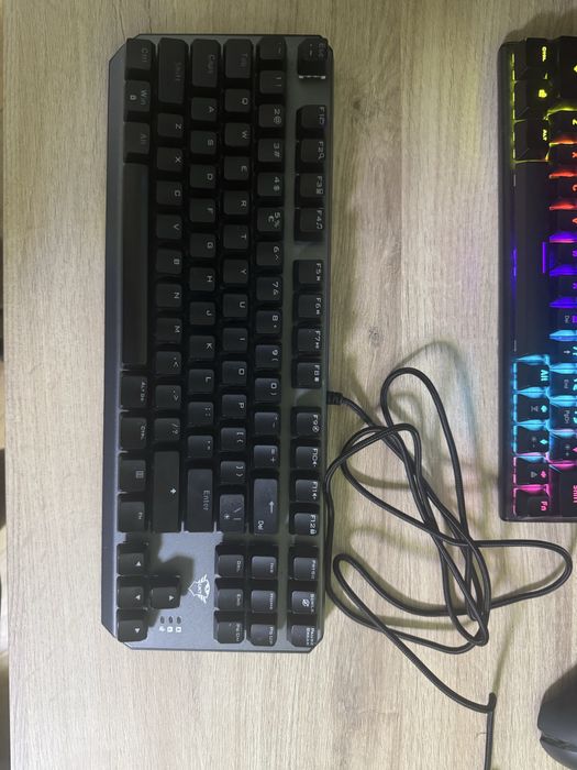 Продавам геймърска клавиатура на Trust