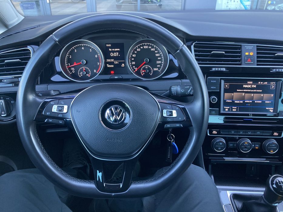 VW Golf 7.5 Highline ( напълно обслужен)