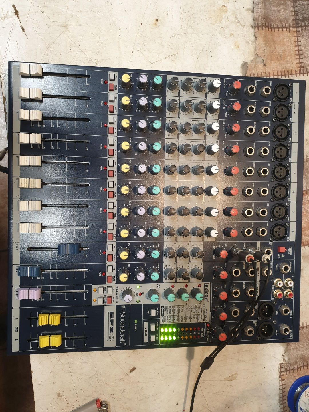 Mixer Phonic helix24/Sirus dxp20/Soundcraft Efx8/Roland sp404/Tapco 60