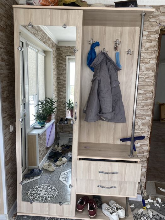 Прихожный шкаф б/у