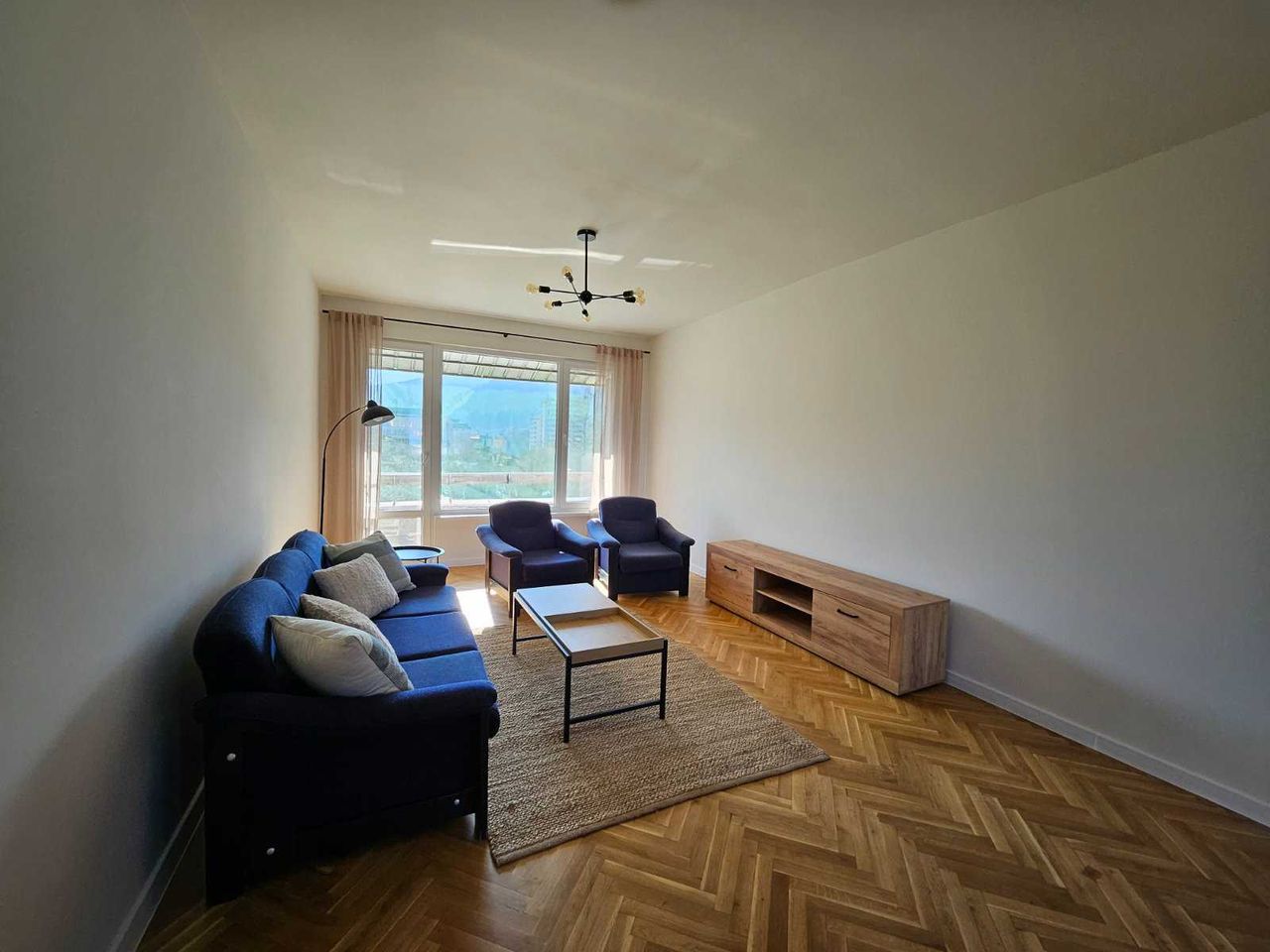 Дава се под наем Двустаен апартамент в Асеновград - 119 кв.м за 408 € - Снимка #2