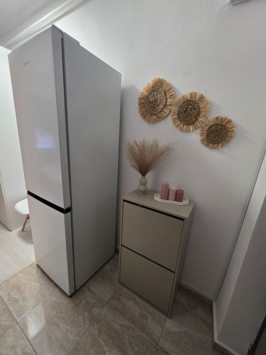 Vând garsonieră complet mobilată și utilată zona Cornitoiu