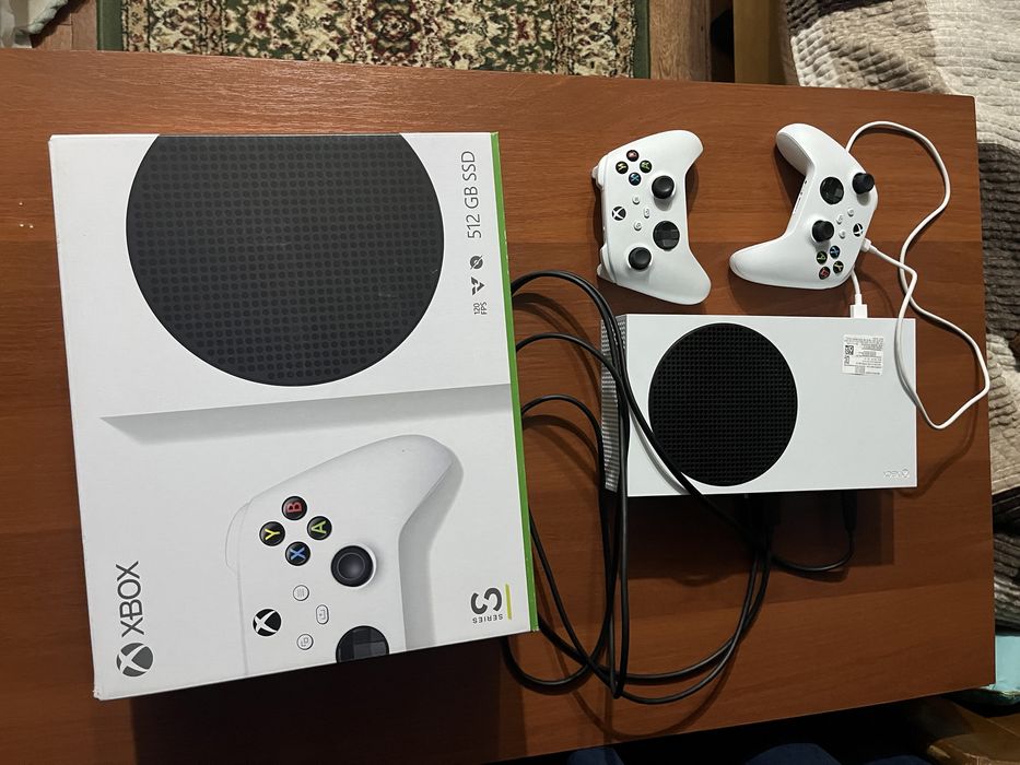 Игровая приставка Xbox Series S белый + геймпад