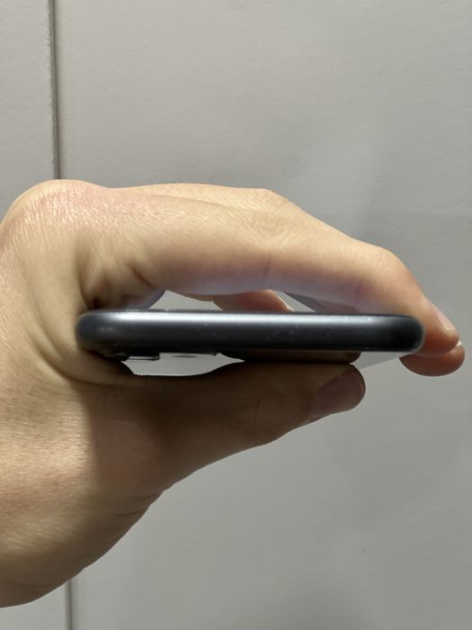 iPhone 11 128GB • Negru • Liber retea