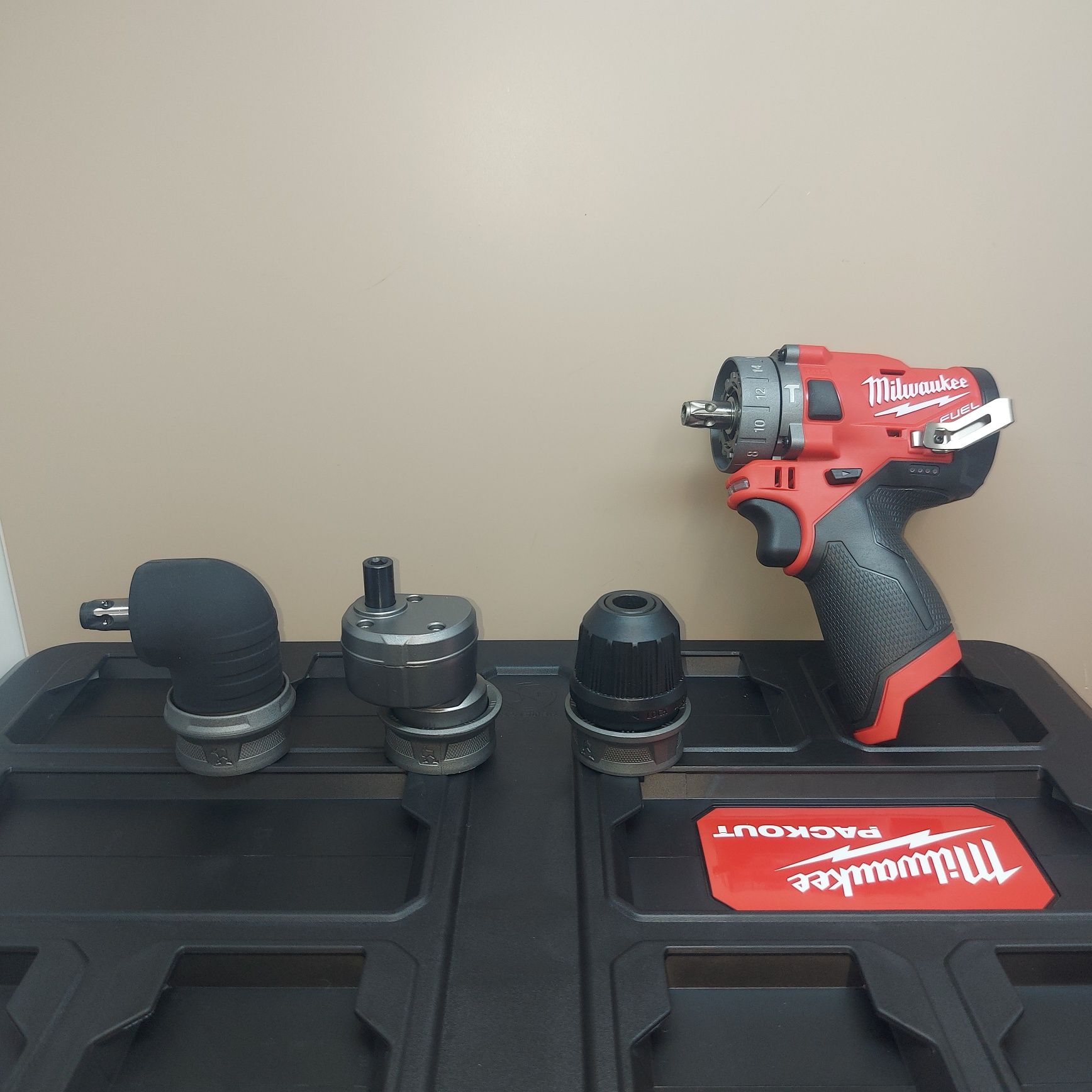 ПРОМОЦИЯ.Акумулаторен ударен винтоверт MILWAUKEE  M12 FPDXKIT