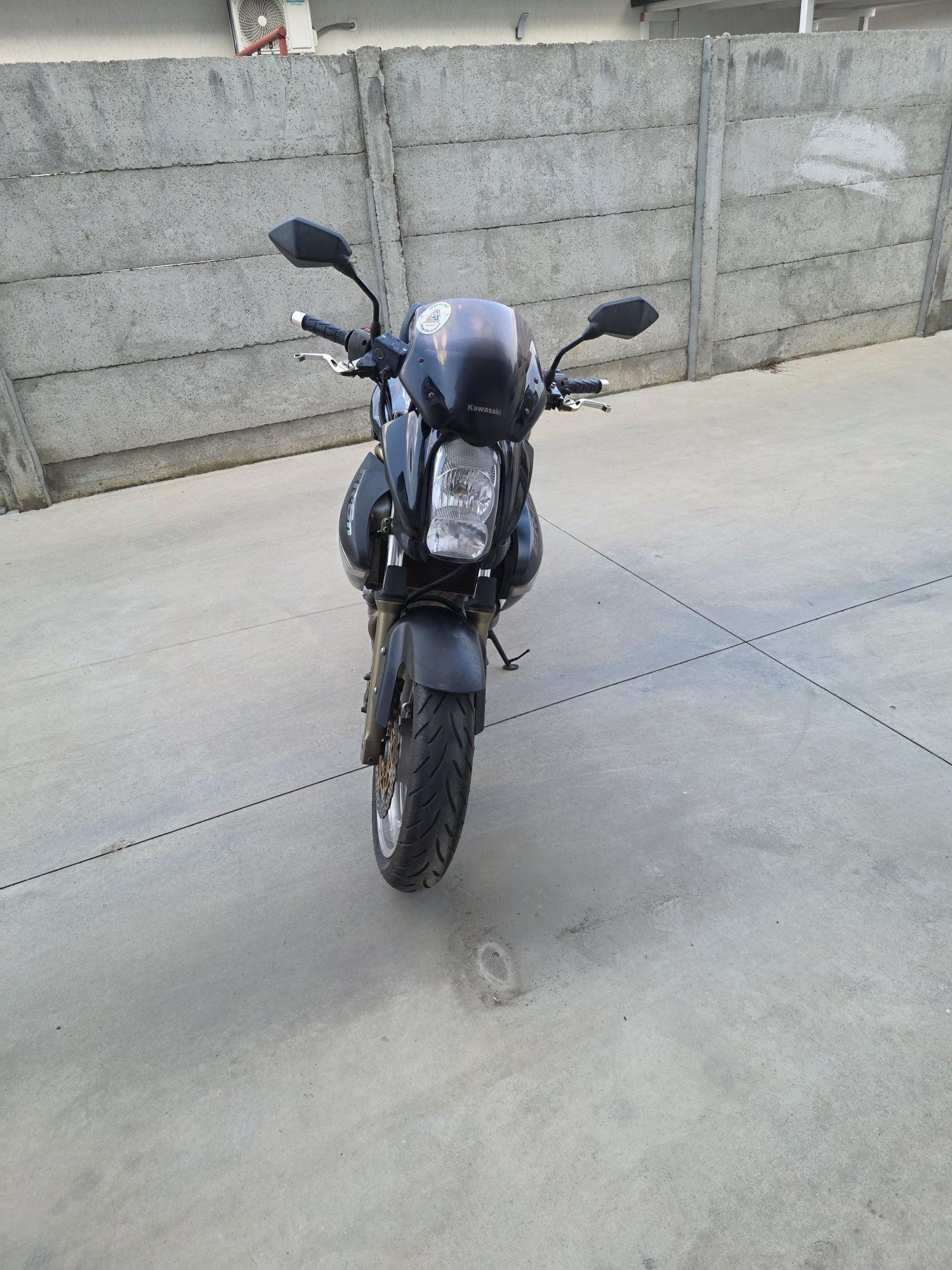 Kawasaki er6n. A2. Motor 650 cmc