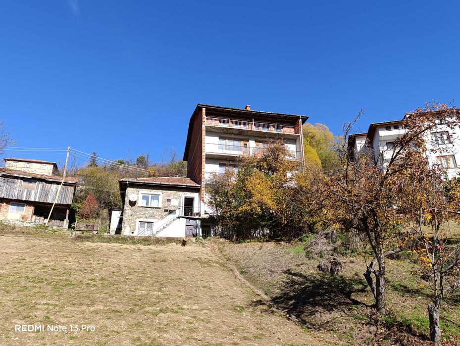 Продавам 5-етажна къща в село Кутела, обл. Смолян