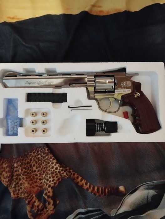 Еърсофт револвер