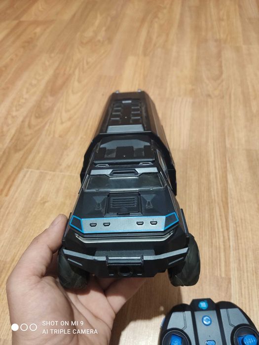 Camion cu telecomanda Midnight Comander