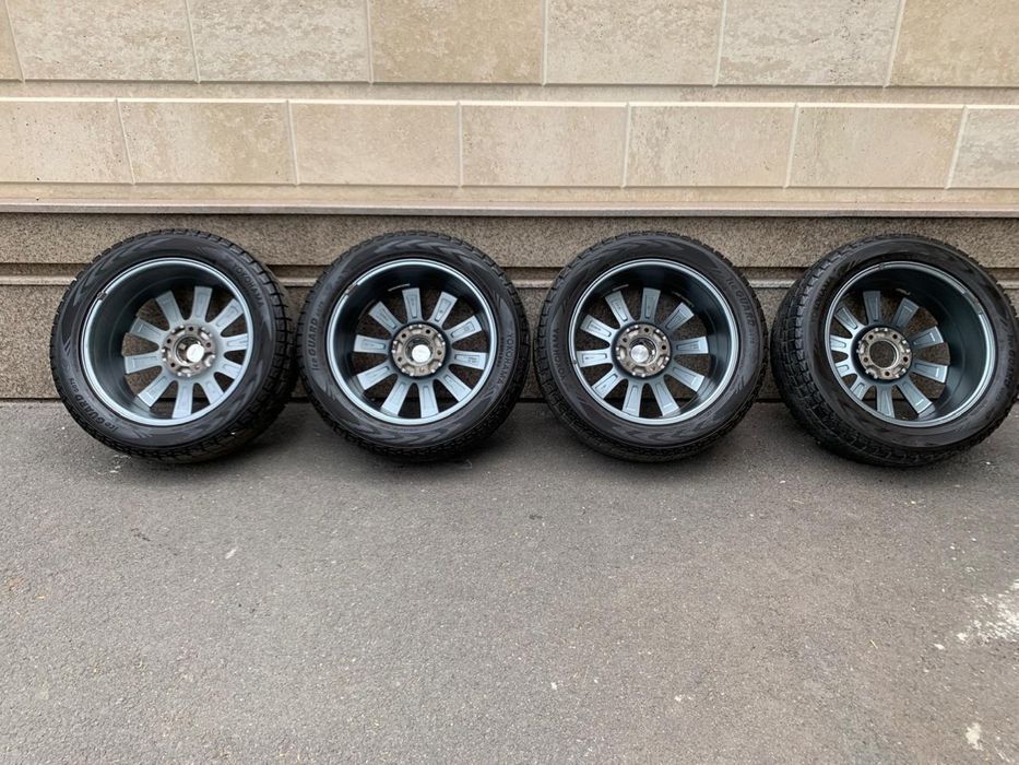 Продам шины с дисками на Лексус 570.