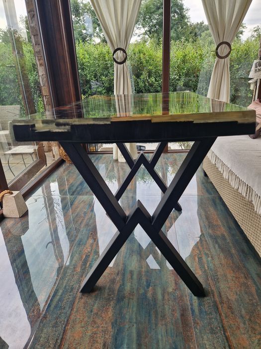 Vând masa cuburi lemn acoperita rasina epoxidica dimensiuni 62x104x79