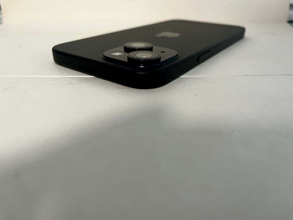 iPhone 15  93 % батерия