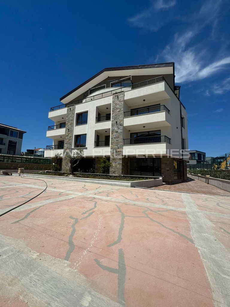 Продава се Мезонет в Бургас, Изгрев - 215 кв.м за 884 €/кв.м - Снимка #1