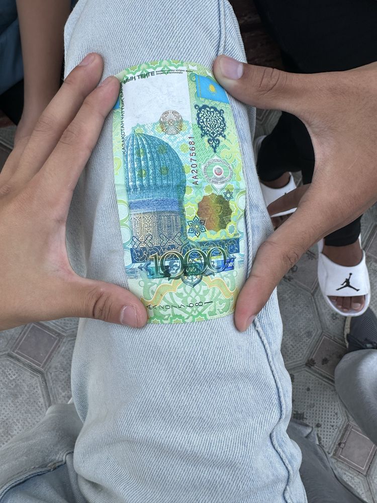 Продаю коллекционную купюру с изображением мавзолея