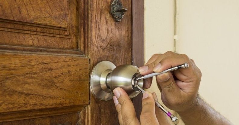 Locksmith 24h/Deblocari Usi Non-stop/Deblocaje usi Non-stop/Reparații