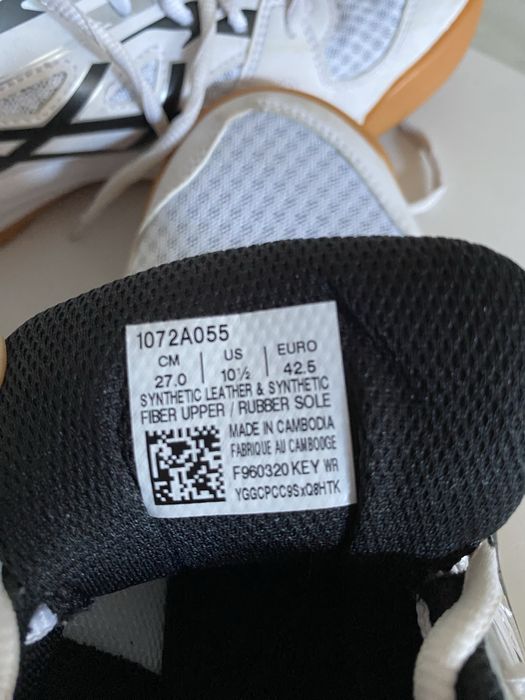 Asics маратонки за волейбол