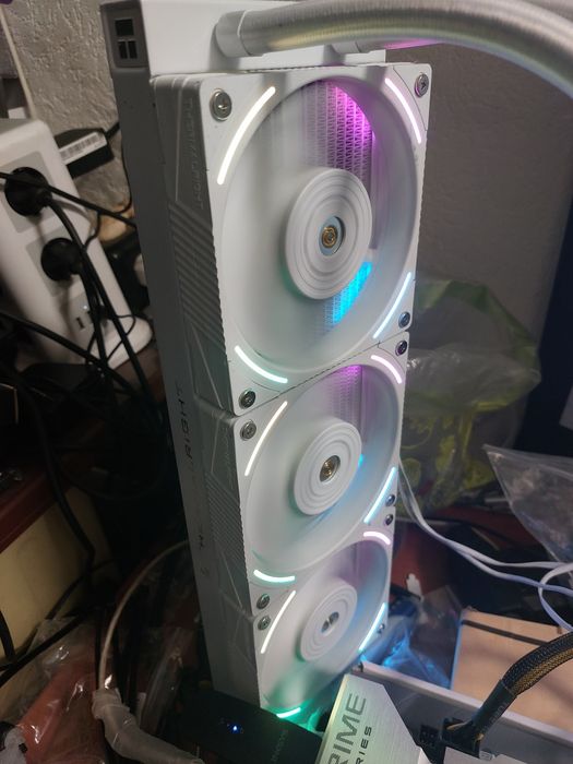 Cooler cpu pe lichid cu display mare Thermalright Frozen Vision 360 al