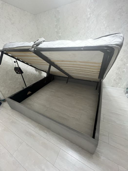 Продам двухспальную кровать