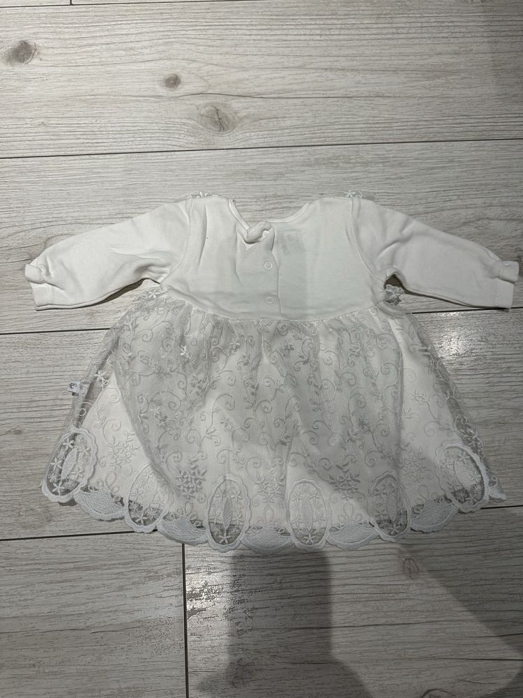 Нарядный костюм для младенца и платье.