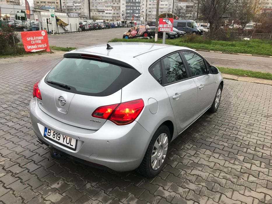 Proprietar  Opel Astra - 2011 - Automata - 1,4 benzina 140 cp - Euro 5