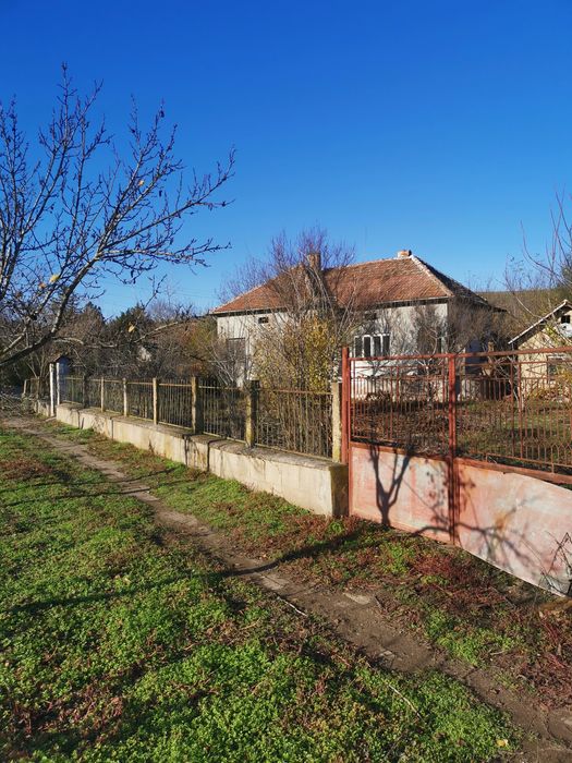 Къща в село Гостиля