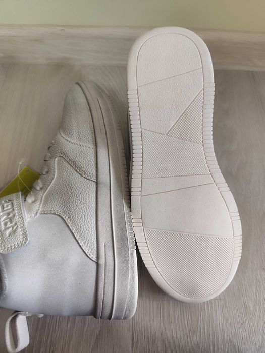 Нови високи кецове Primigi от естествена кожа за момче- номер 31 и 36