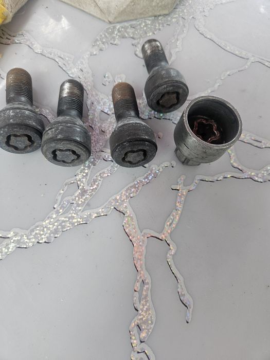 Секретни болтове BMW