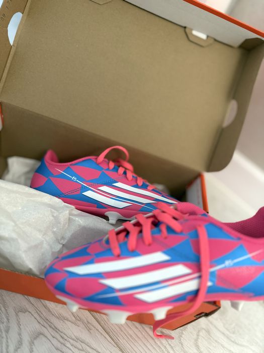 Детски футболни бутонки adidas