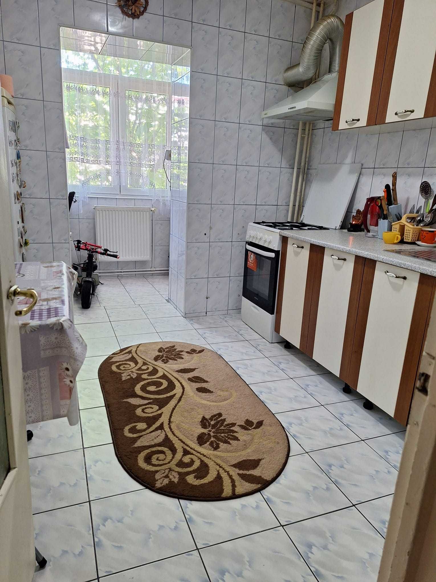 apartament 2 camere decomandat obcini  langa scoala gen nr 9 Suceava