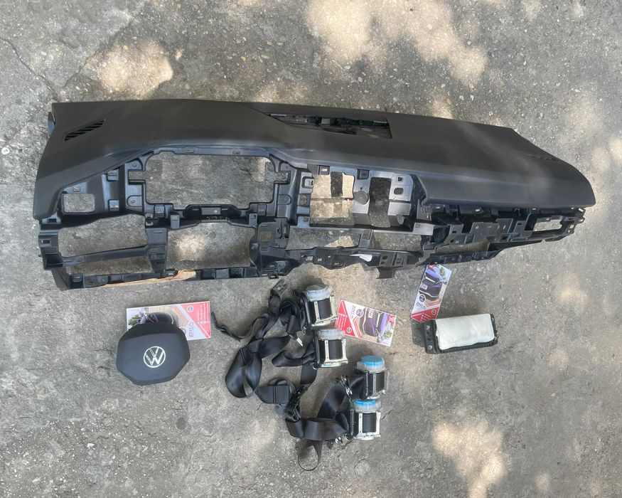 VW Golf 8 - plansa de bord - airbag volan pasager cortina - centuri