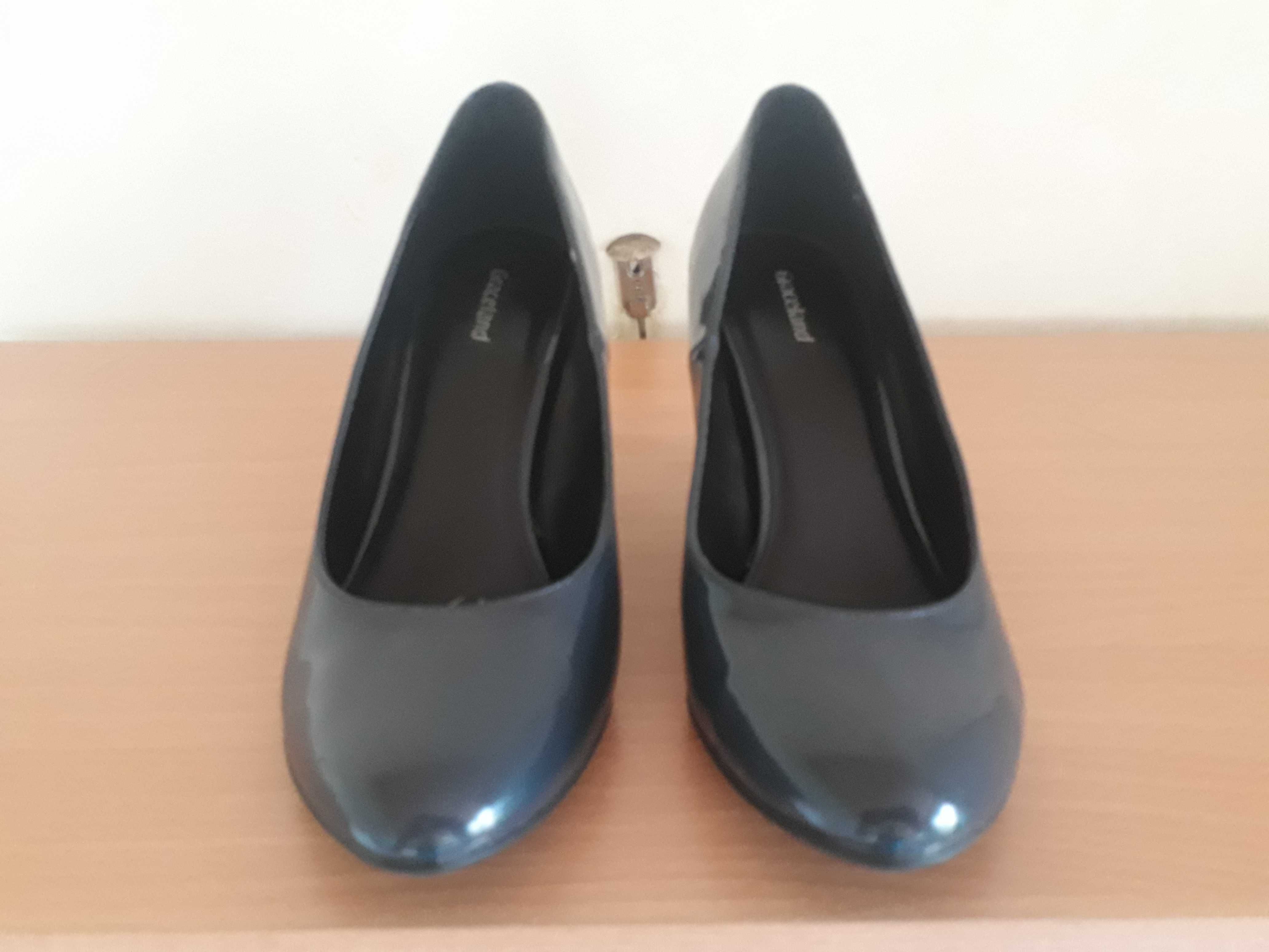 Vand pantofi marca GRACELAND, nr. 37, culoare bleumarin, impecabili