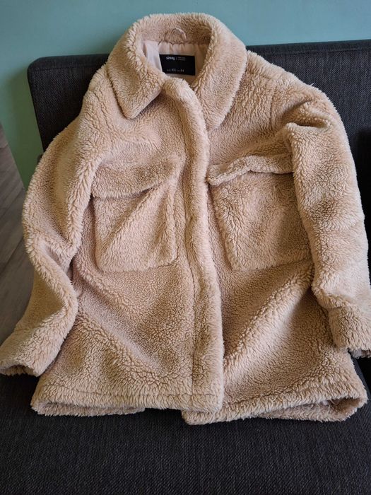 Продавам топло и запазено яке!