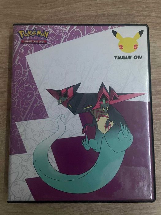 Pokemon 25th anniversary binder cu 112 carti