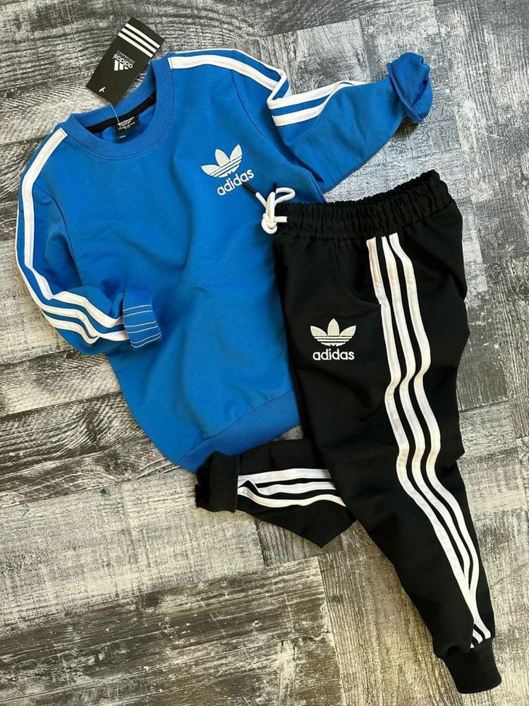 Compleu adidas cu sigla cusuta