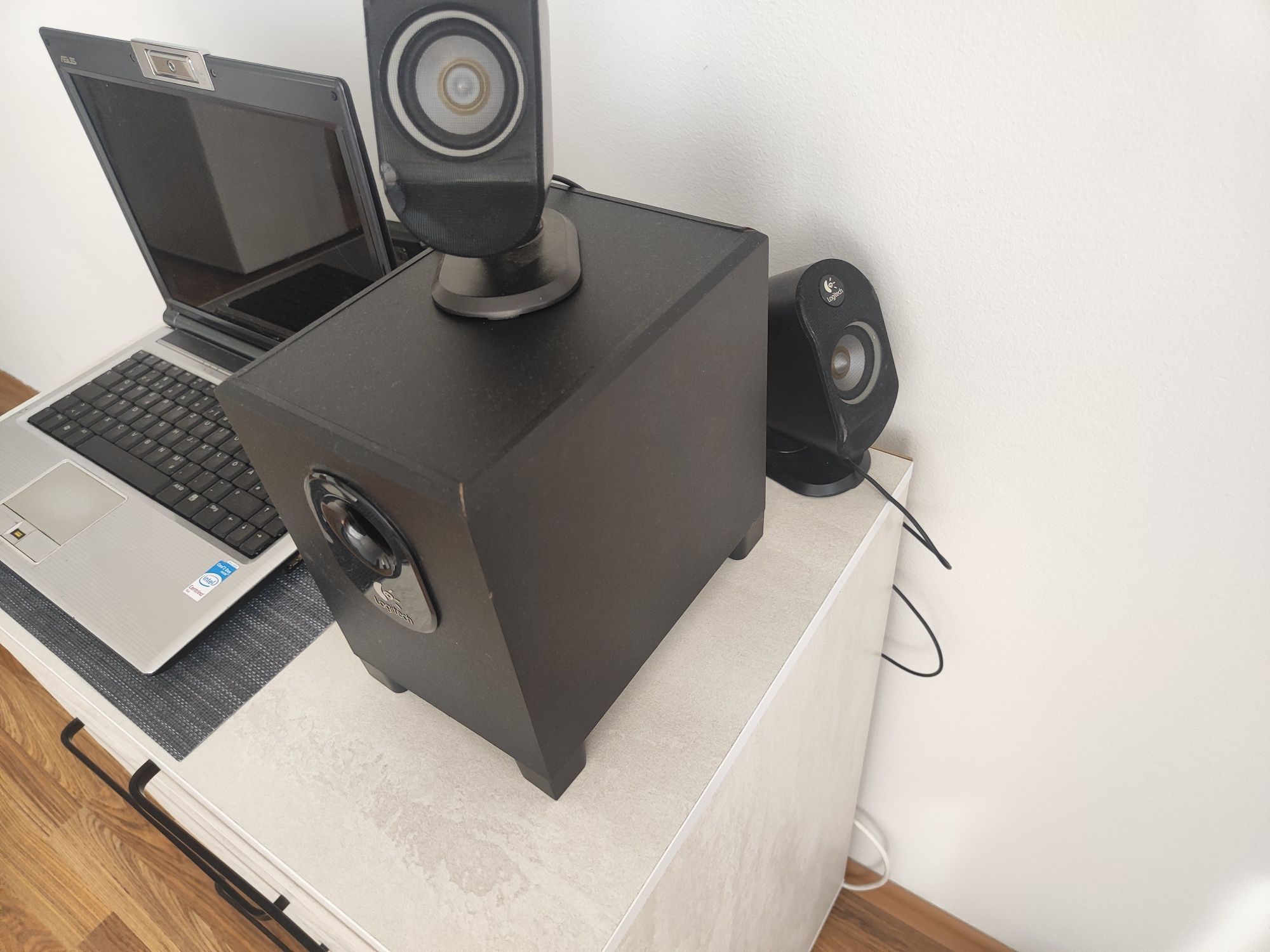 Лаптоп Asus  f8s