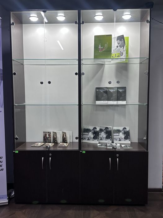 Продам шкафы витрины в хорошем состонии , с ключами. В количестве 8 шт