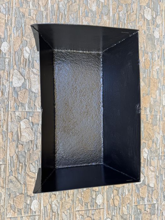 Vând troaca din fier pentru porc (Am 2 buc)