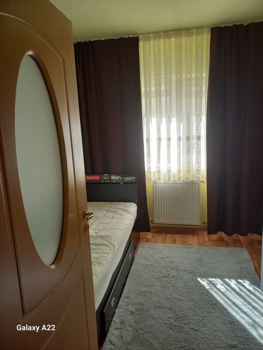 Închiriez apartament 3 camere
