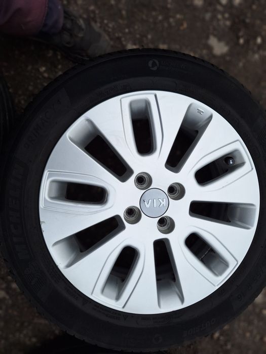 Оригинални Кия-16цола-4/100-с гуми