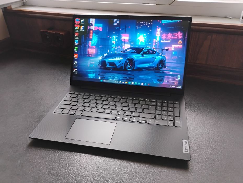 Laptop Lenovo - Ryzen 5 - 5000serie - Vega 7 - 24GB