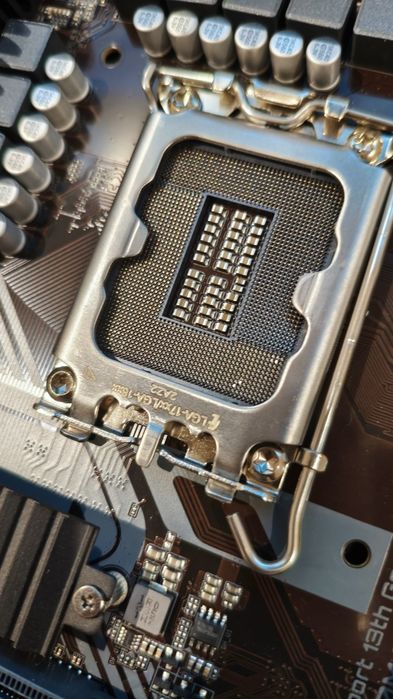 Gigabyte b760 ddr4 замяты ножки сокета